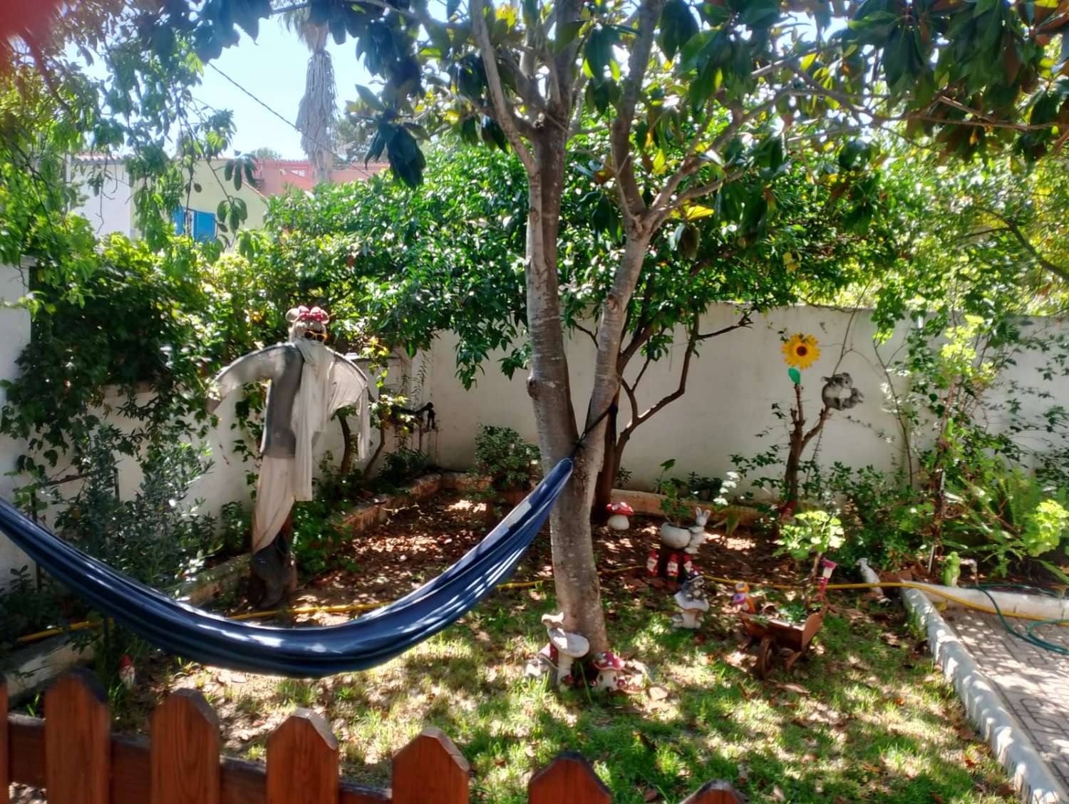 Casa con piscina en zona residencial