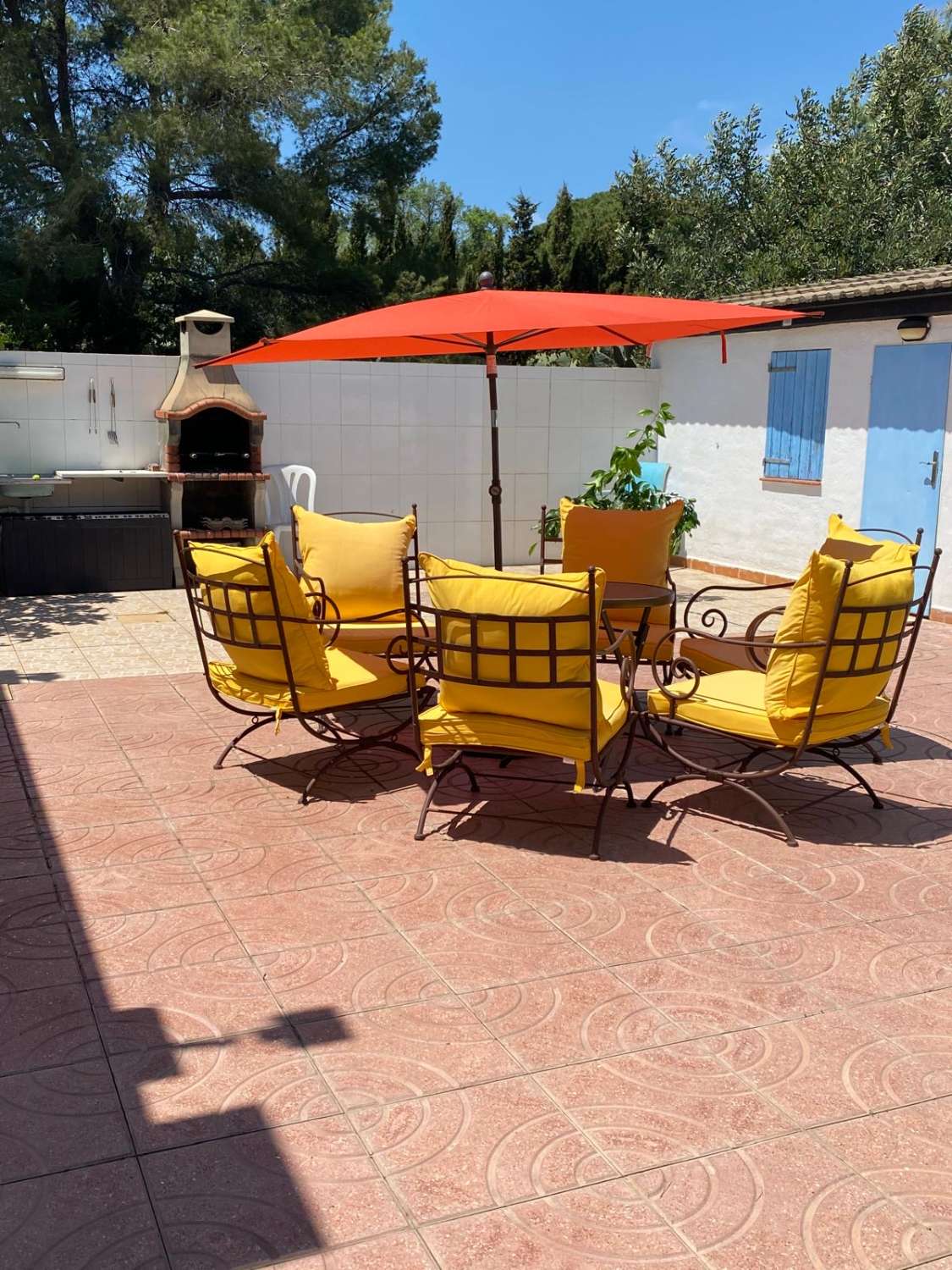 Casa con piscina en zona residencial