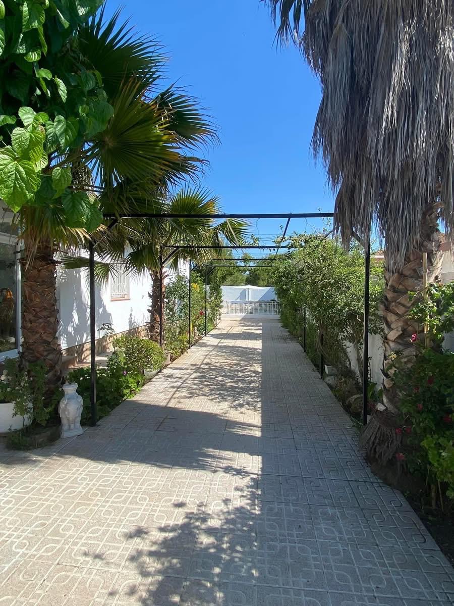 Casa con piscina en zona residencial