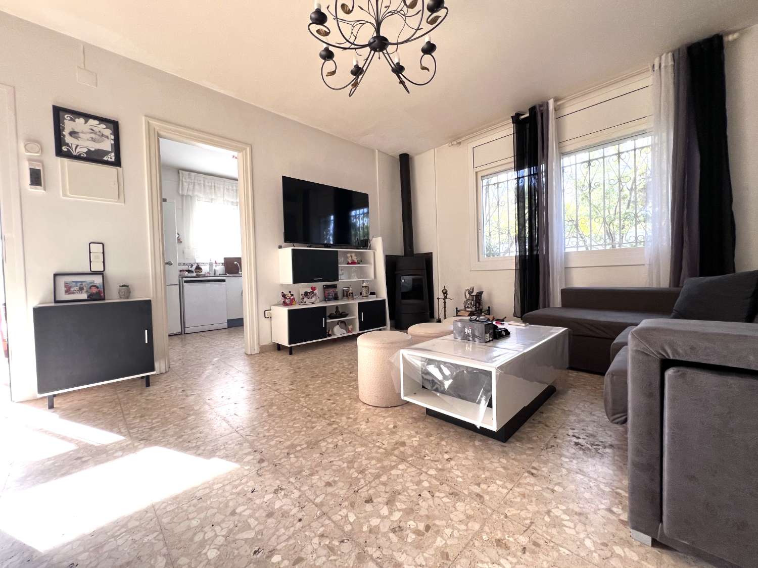 Casa con piscina en zona residencial