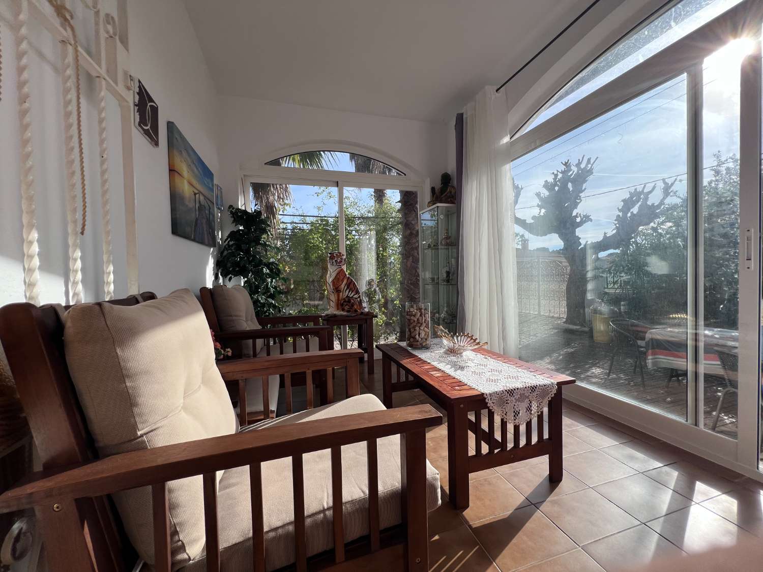 Casa con piscina en zona residencial