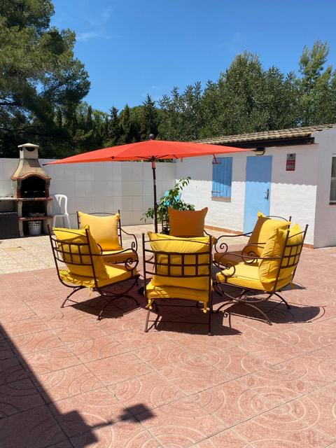 Casa con piscina en zona residencial