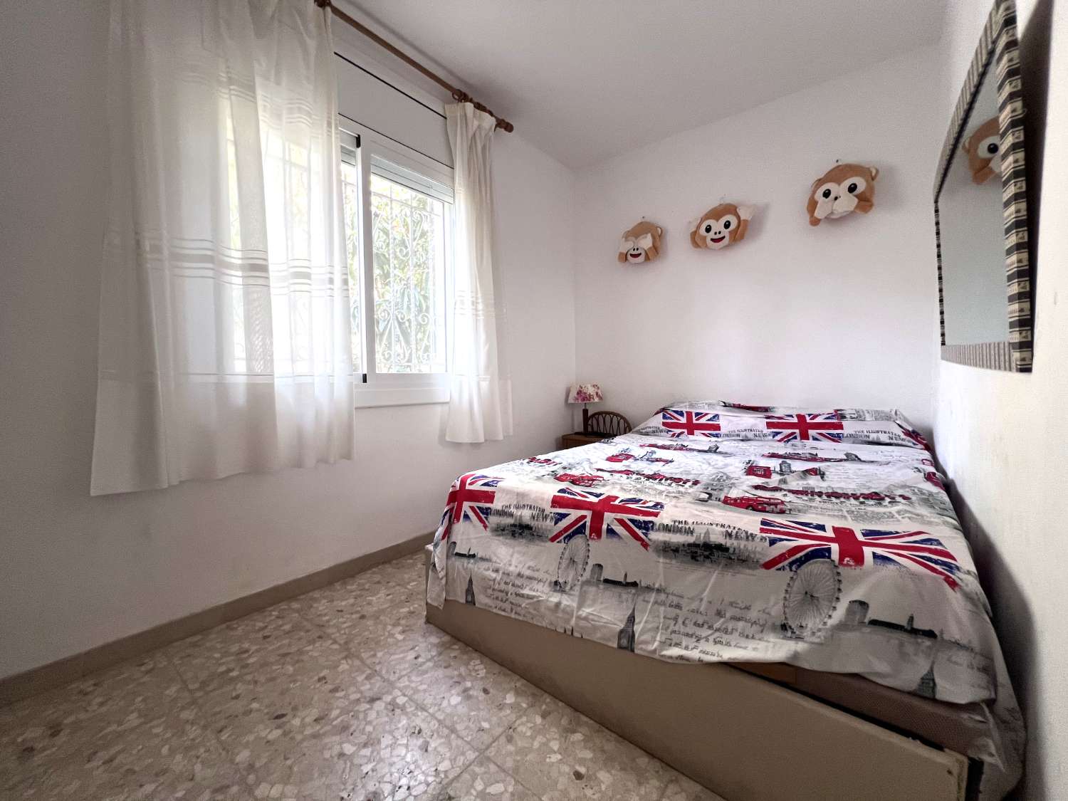 Casa con piscina en zona residencial