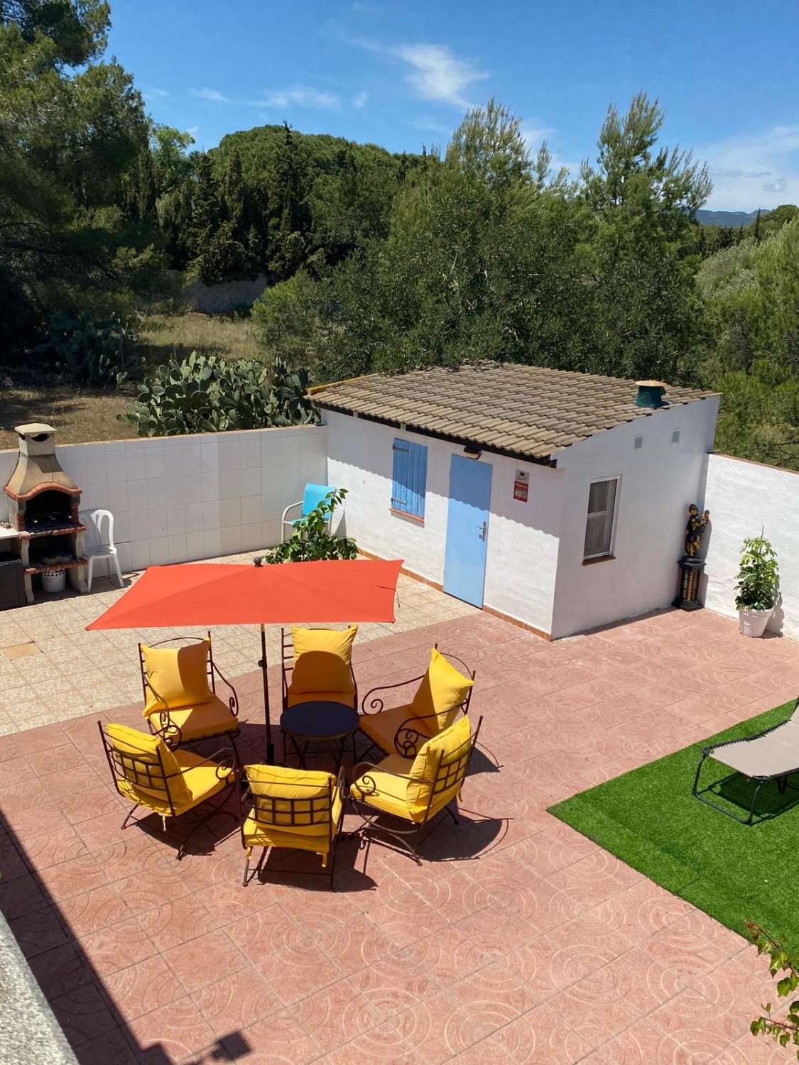 Casa con piscina en zona residencial