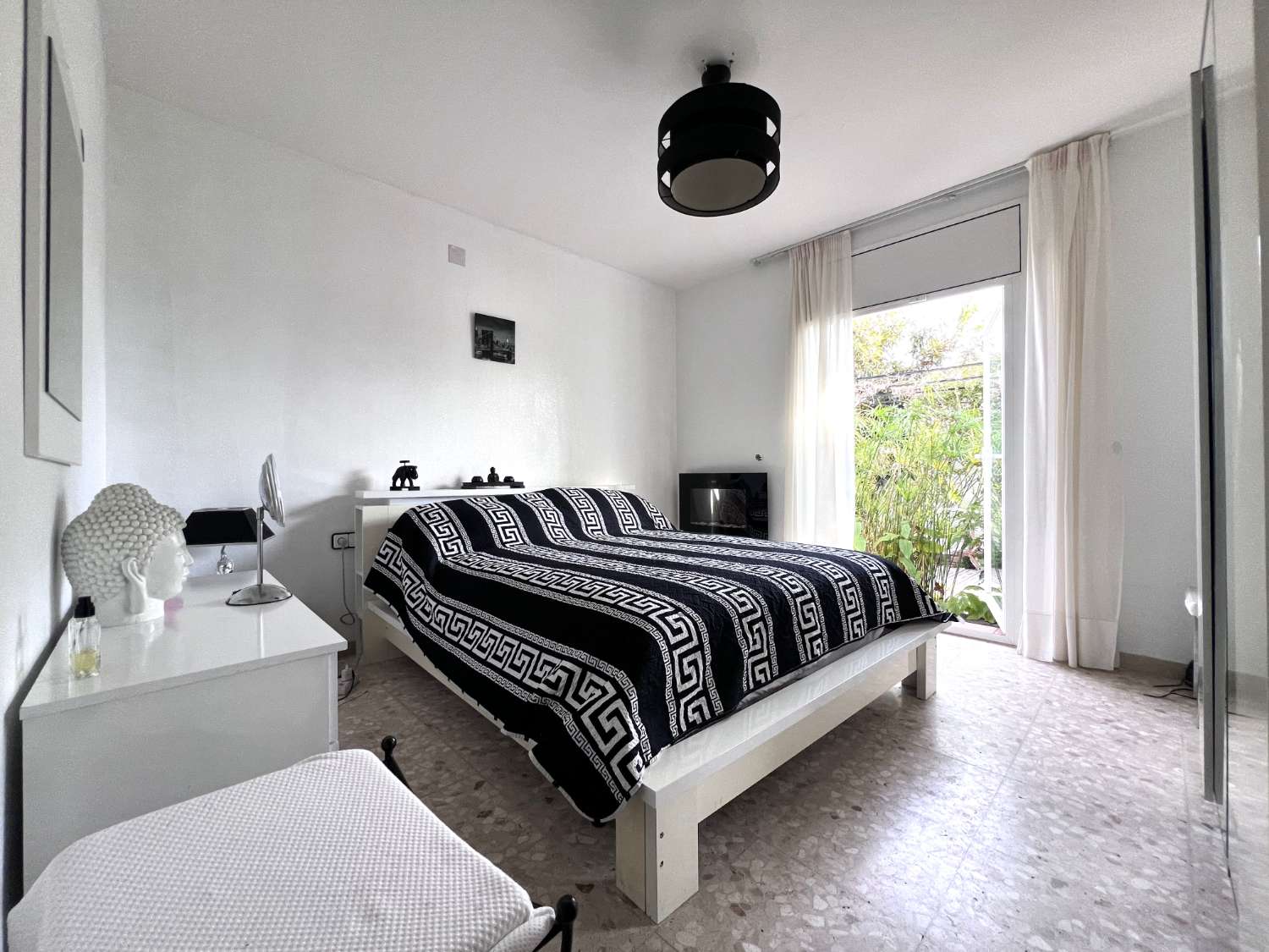 Casa con piscina en zona residencial