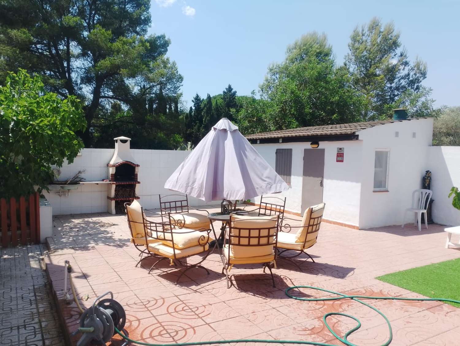 Casa con piscina en zona residencial