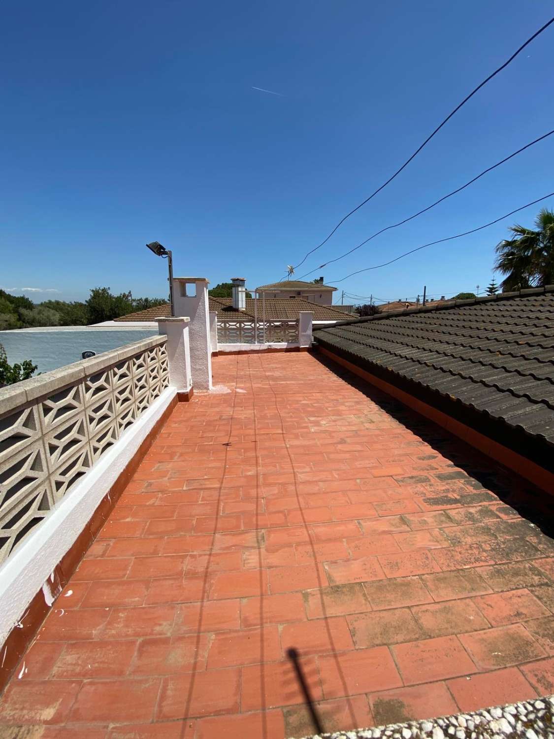 Casa con piscina en zona residencial