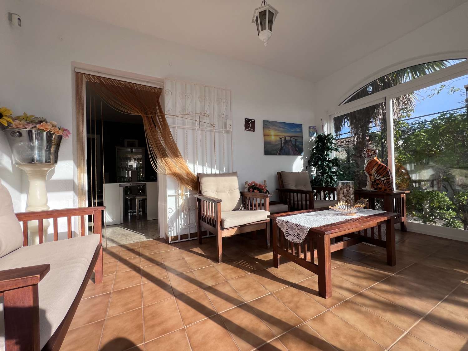 Casa con piscina en zona residencial