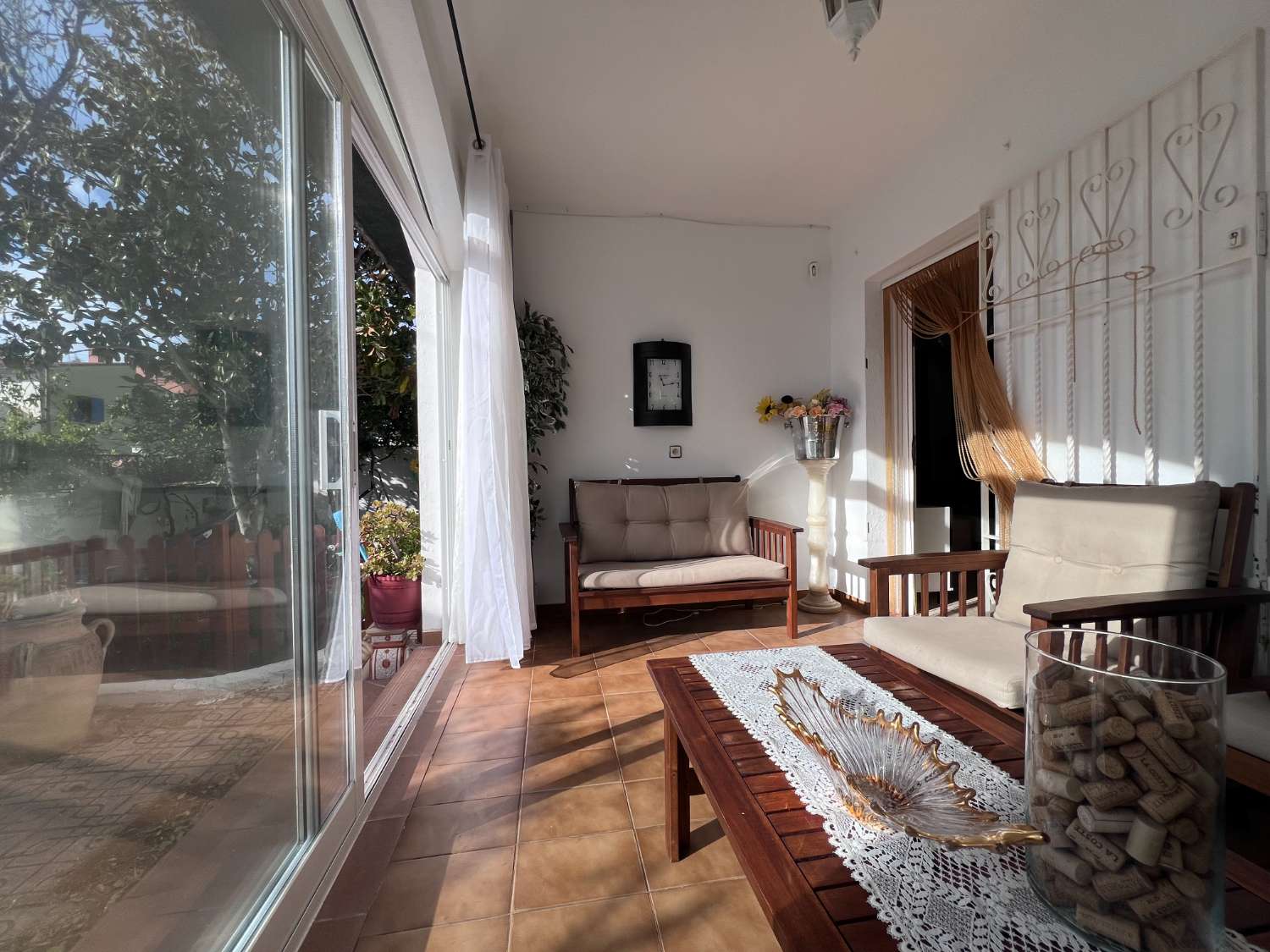 Casa con piscina en zona residencial