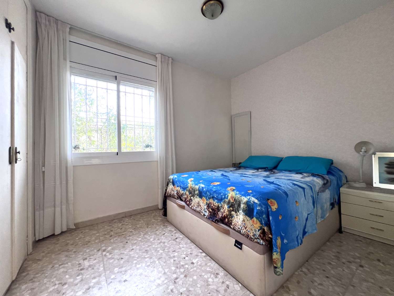 Casa con piscina en zona residencial