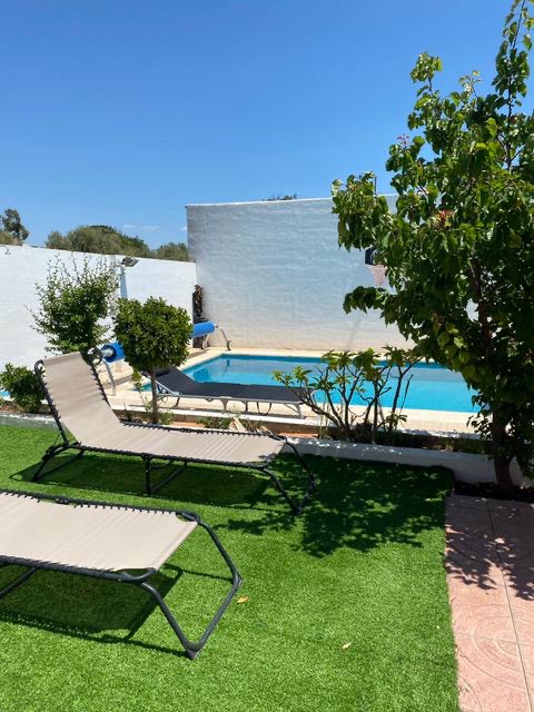 Casa con piscina en zona residencial