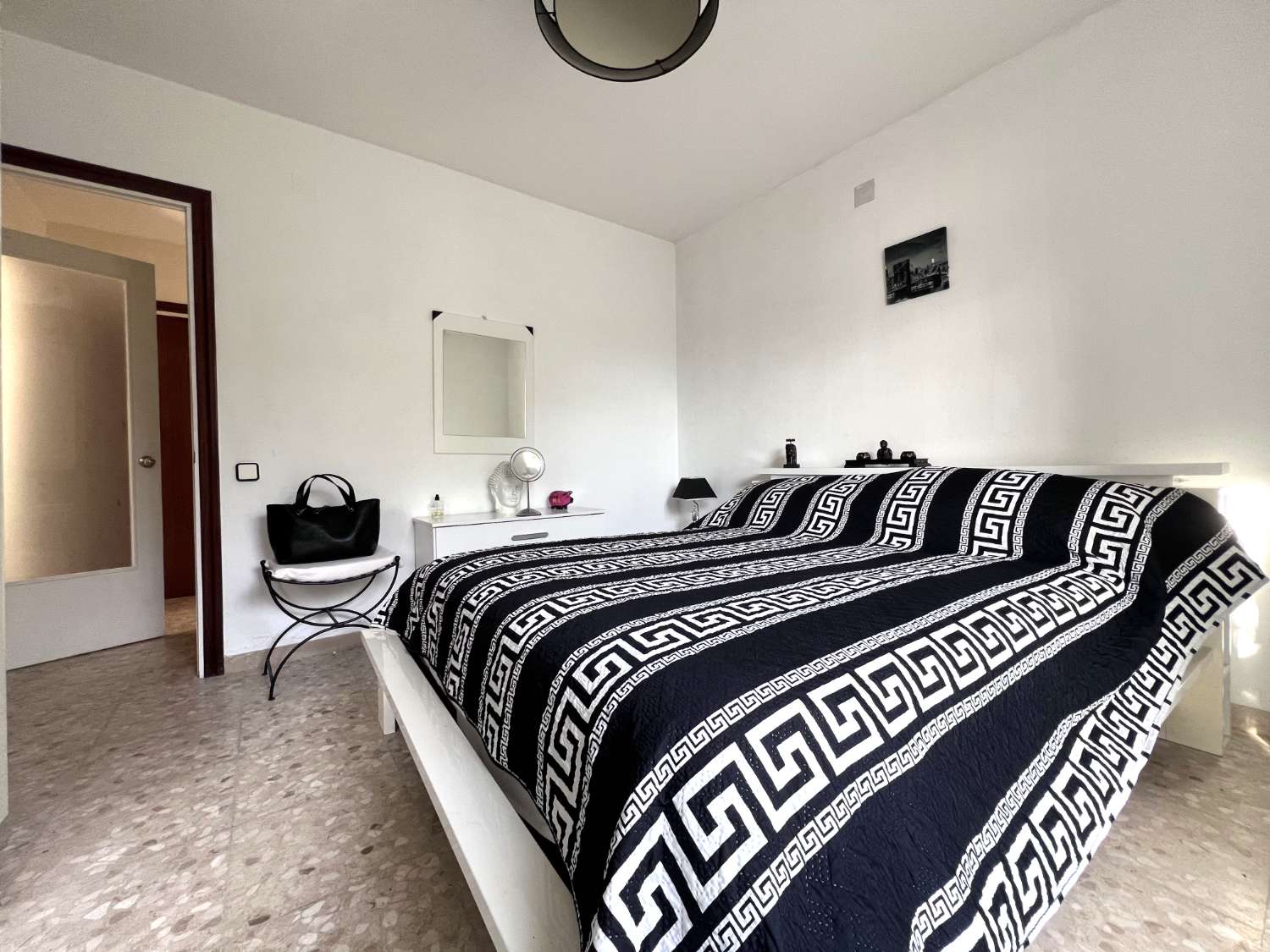 Casa con piscina en zona residencial