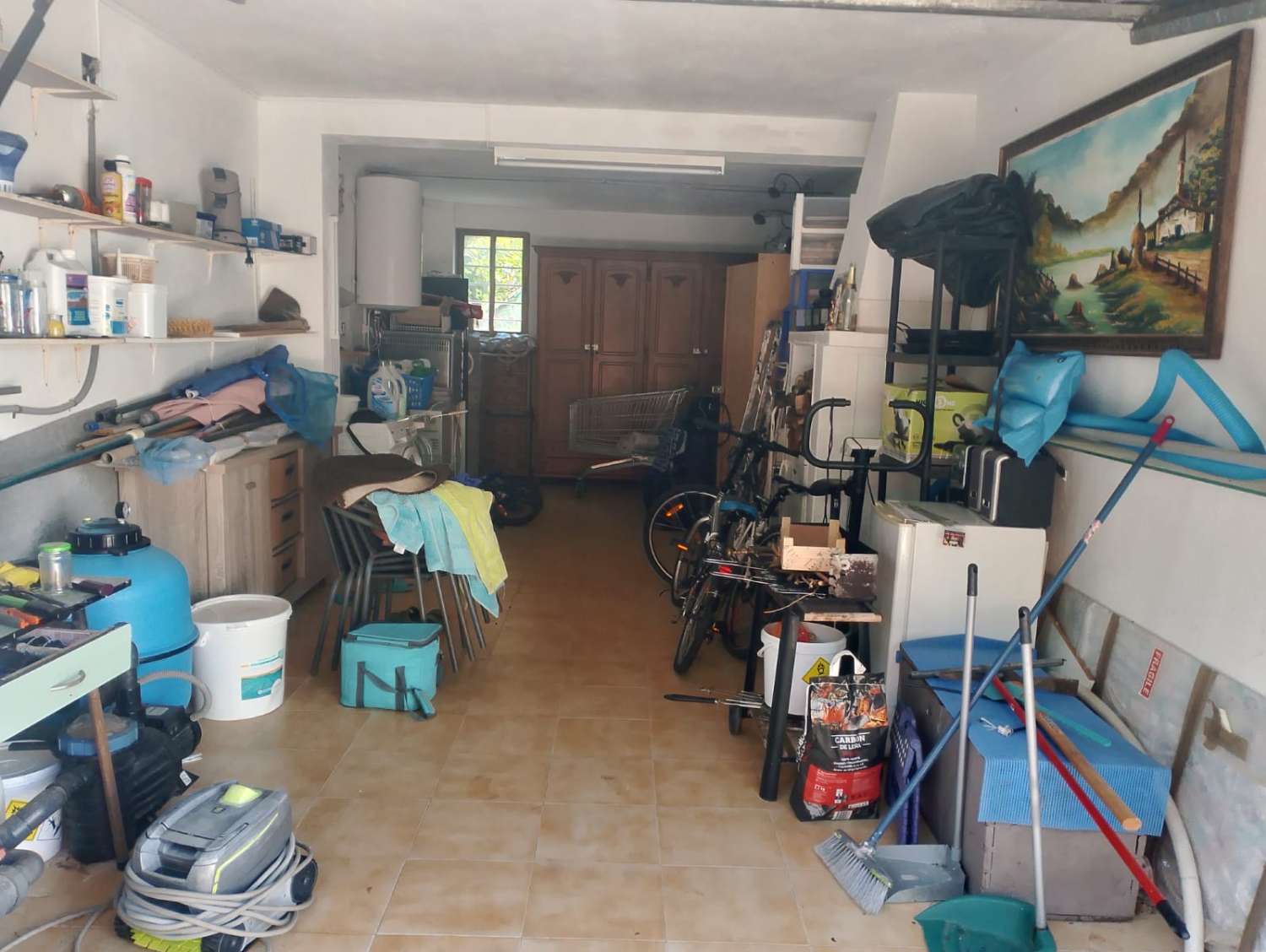 Casa con piscina en zona residencial