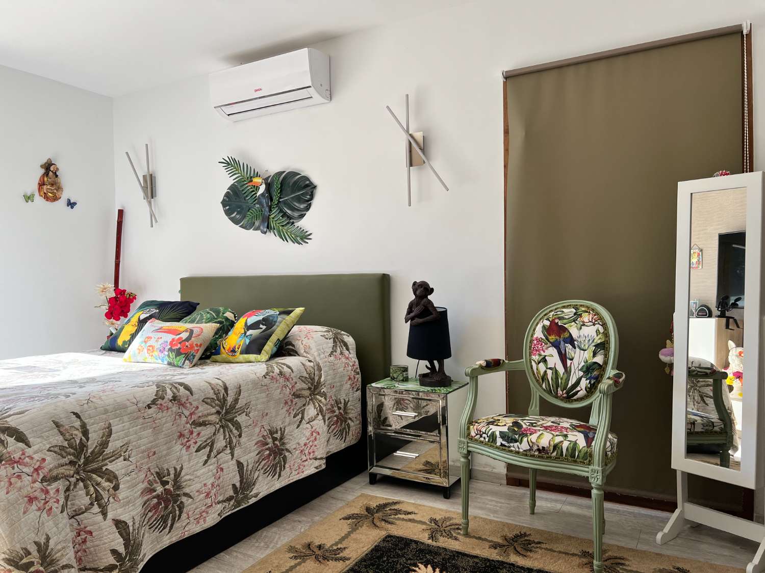 Bella casa moderna con piscina