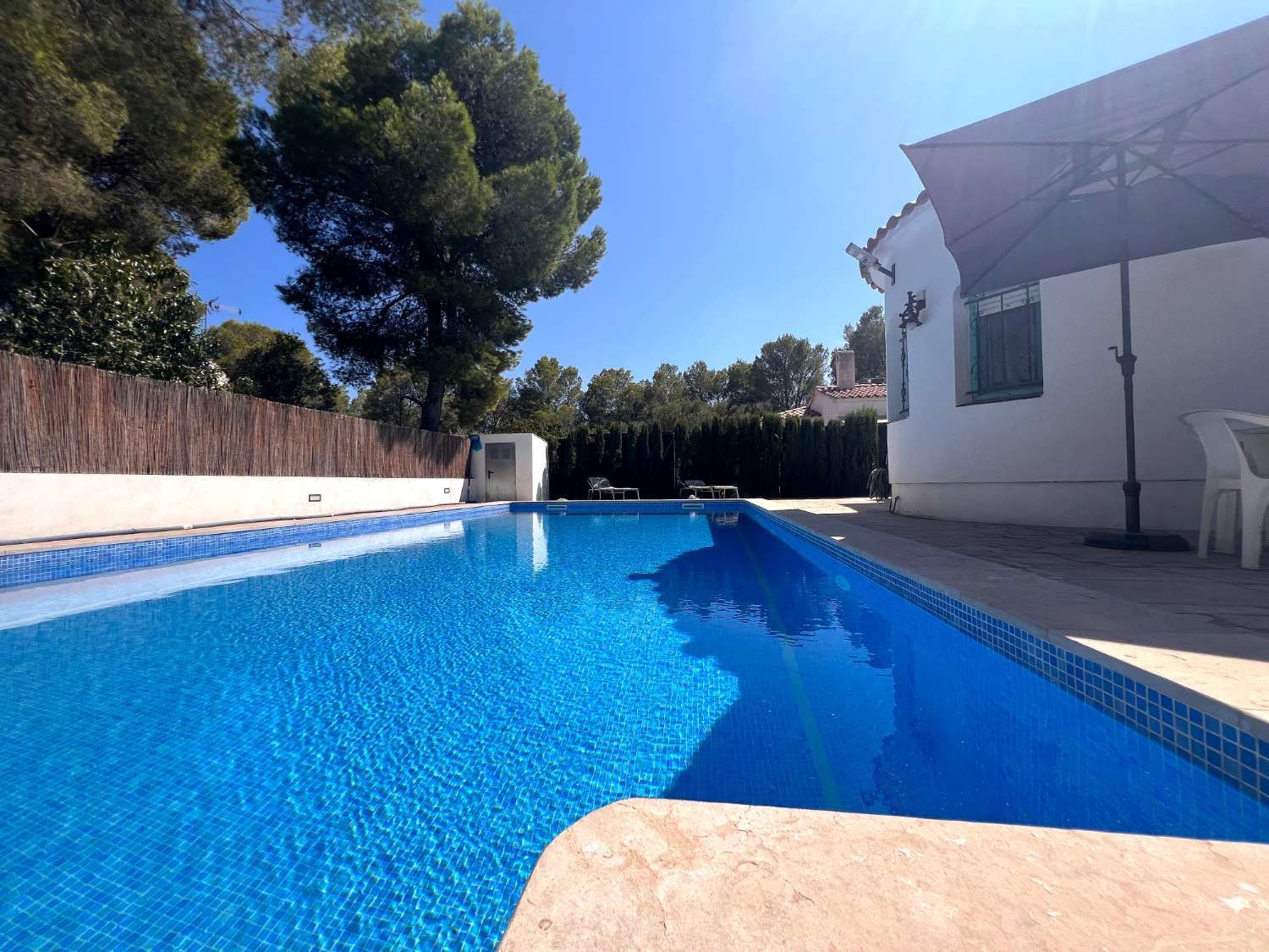 Casa independiente con piscina cerca del mar
