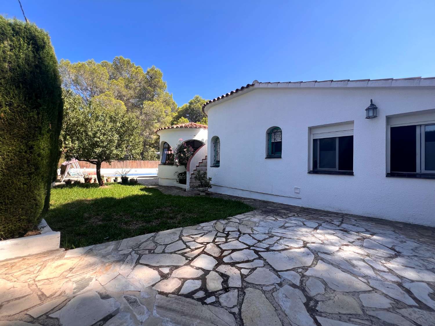 Casa independiente con piscina cerca del mar