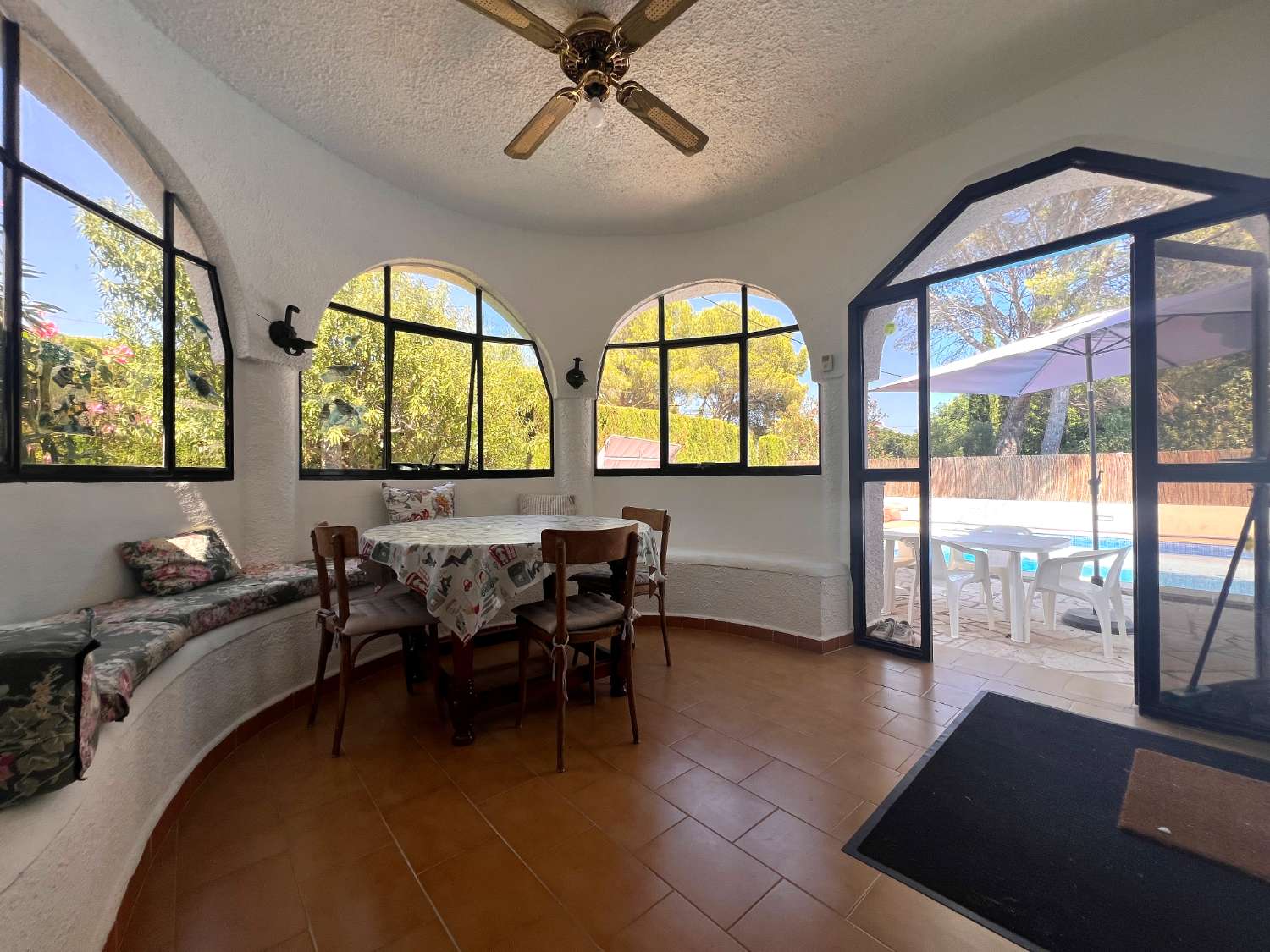 Casa independiente con piscina cerca del mar